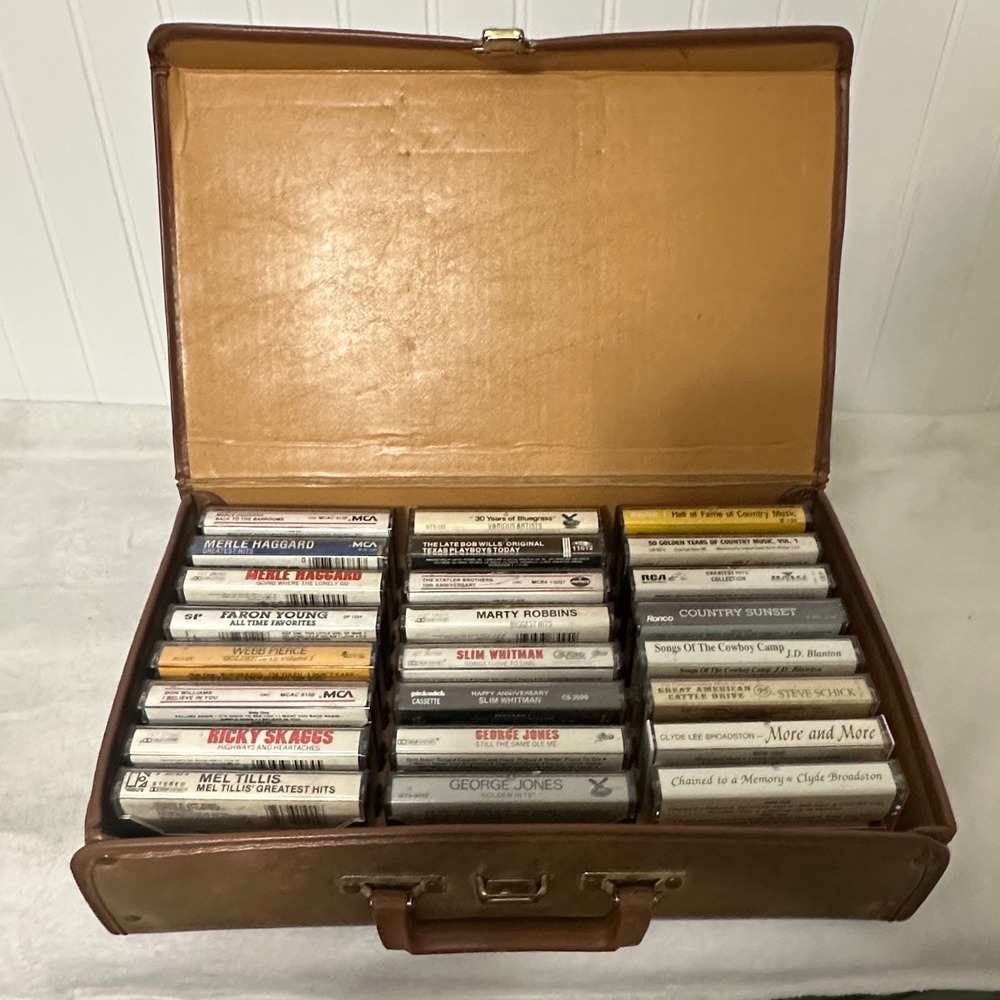 Vintage Country Music Cassette Tape Lot 24 Tapes Brown Carrying Case Exc Cond